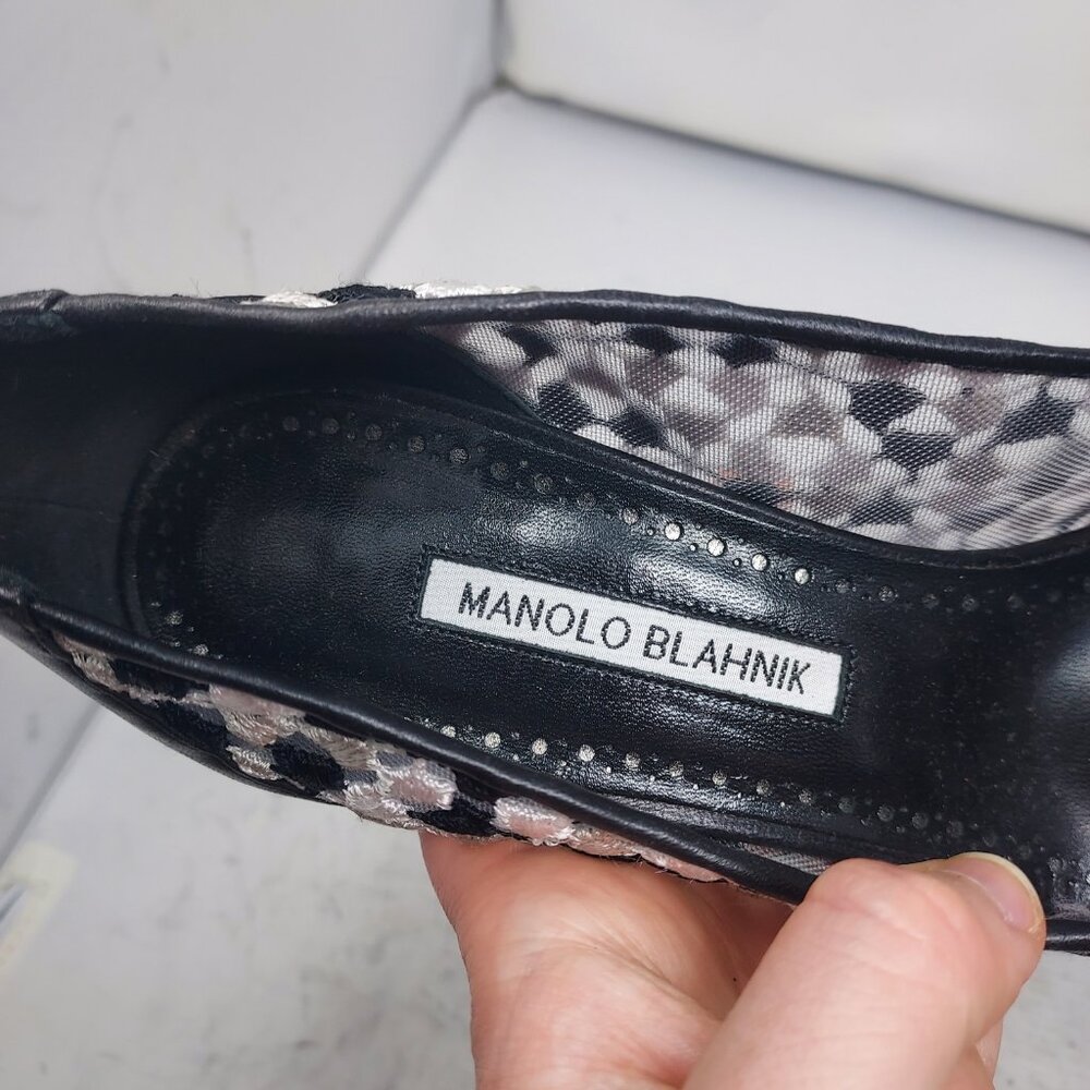 Manolo Blahnik HANGISI BLACK LACE JEWEL BUCKLE PUMP - Picture 3 of 10